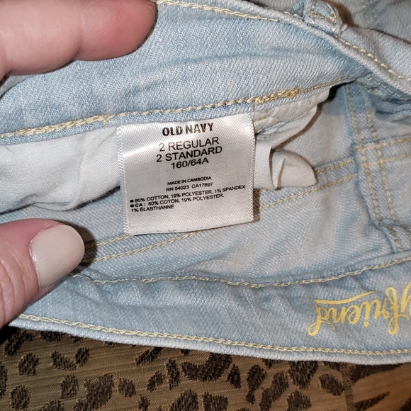 💘3 for $10💘Old Navy Distressed Light Jean Shorts - Picture 4 of 4